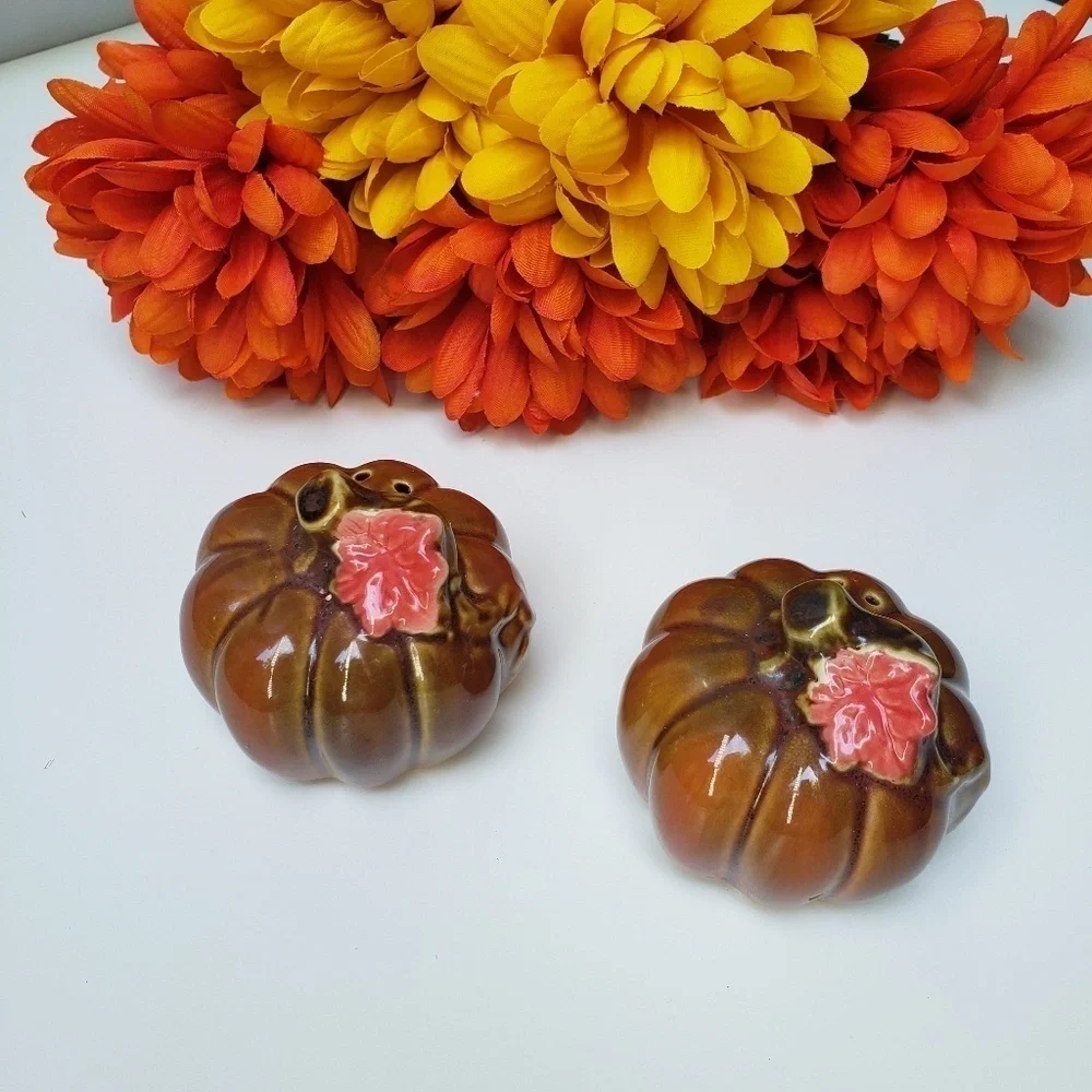 Pumpkin salt & pepper shakers